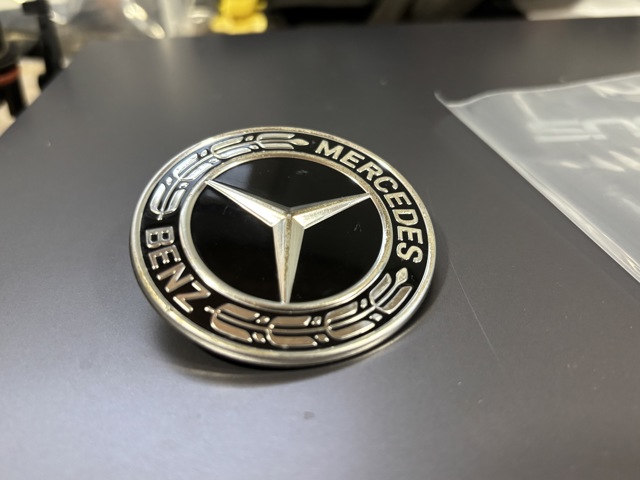 Фірмовий значок капота A0008172605 MERCEDES
