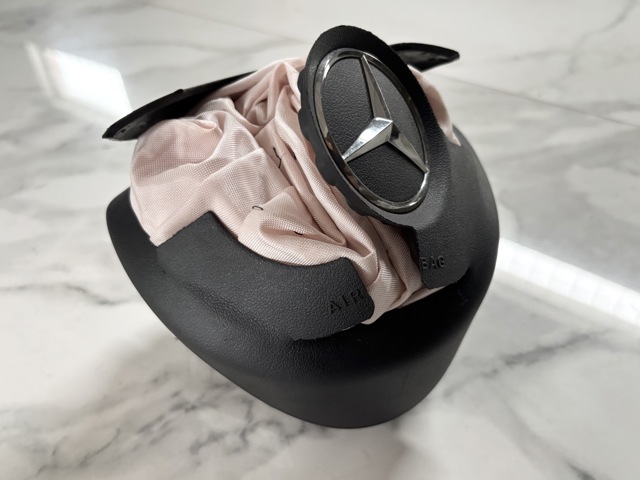 Подушка AIRBAG передня ліва A0008600900 MERCEDES
