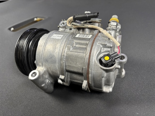 Компресор холодоагенту A0038304460 MERCEDES