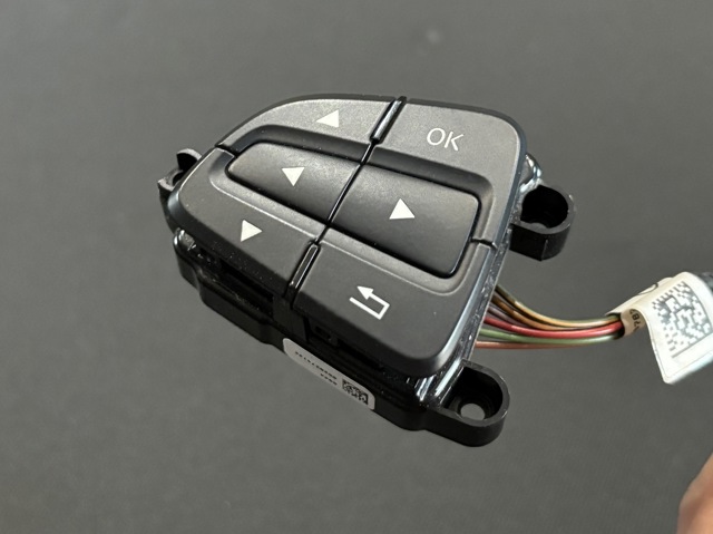 Блок кнопкових перемикачів рульового колеса A0999050600 MERCEDES