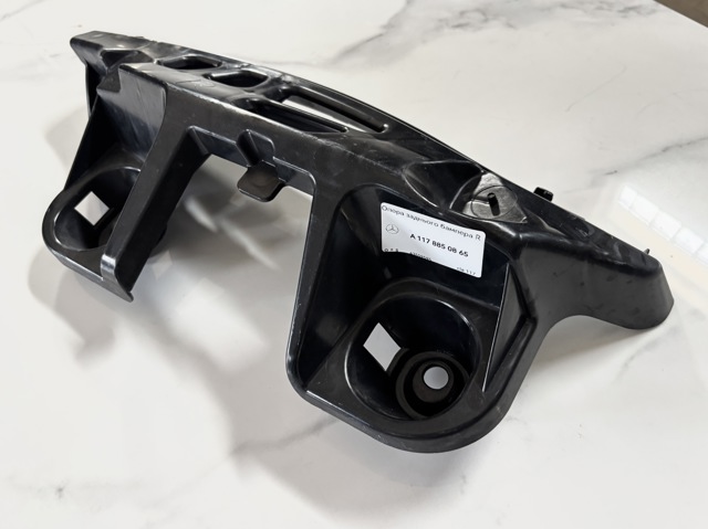 Кронштейн бампера заднього, правий A1178850865 MERCEDES