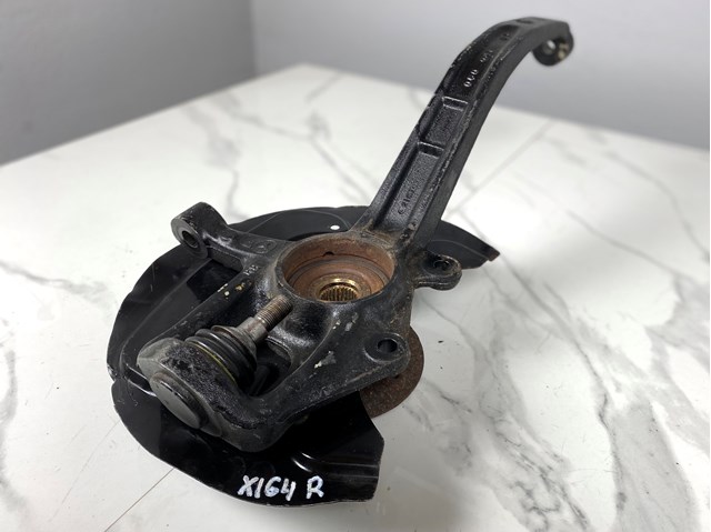 Цапфа поворотного кулака A1643301820 MERCEDES