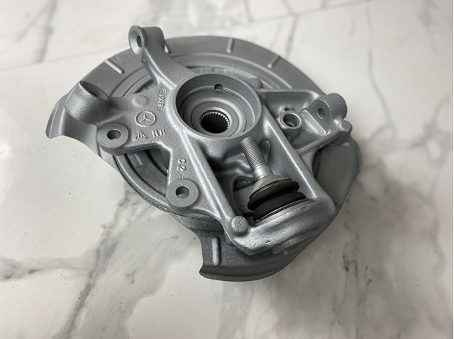 Цапфа поворотного кулака A1643501408 MERCEDES