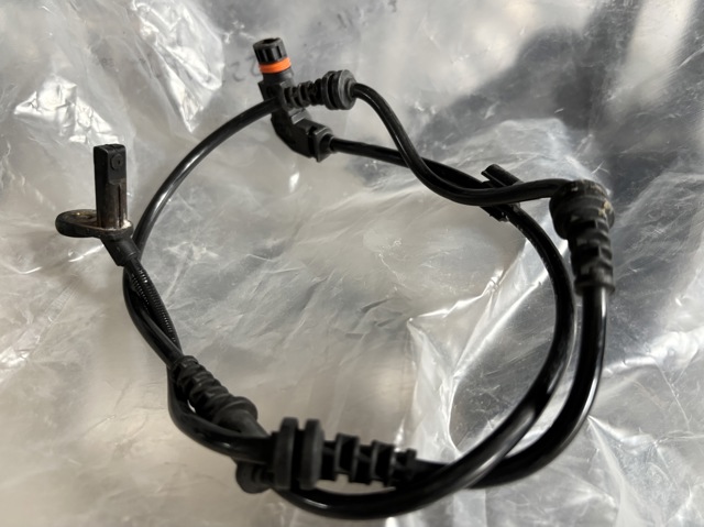 Датчик АБС (ABS) передній A1644405141 MERCEDES