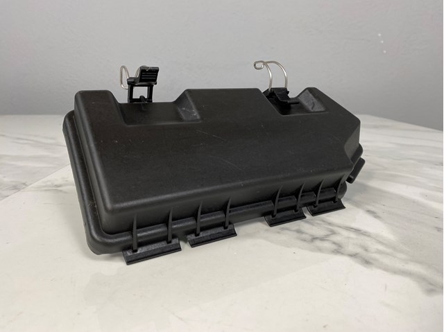 Кришка блока запобіжників A1645400782 MERCEDES