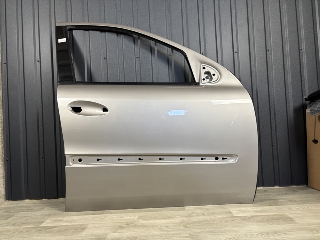 Пасажирські передні двері A1647200205 MERCEDES