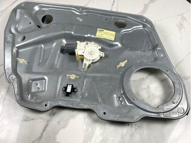 Підйомник механічний вітрового скла A1647201579 MERCEDES