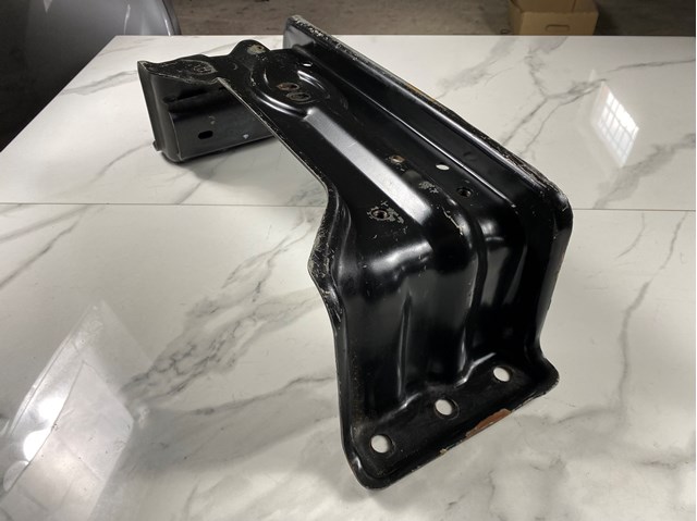 Кріплення кпп A1662400602 MERCEDES