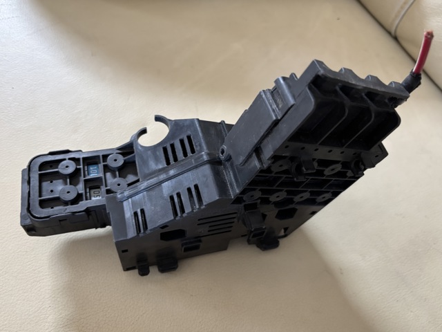 Корпус запобіжників A1665402450 MERCEDES