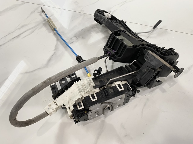 Замок водійських дверей A1667200135 MERCEDES