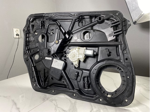 Склопідйомник передньої лівої двері A1667200179 MERCEDES