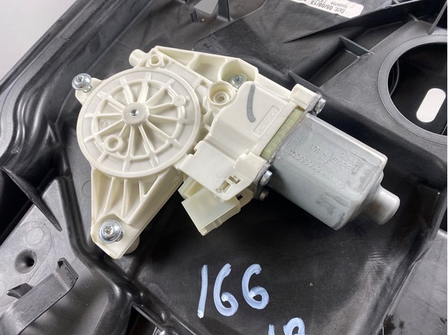 Мотор склопідйомника дверей задніх, правих A1669060601 MERCEDES