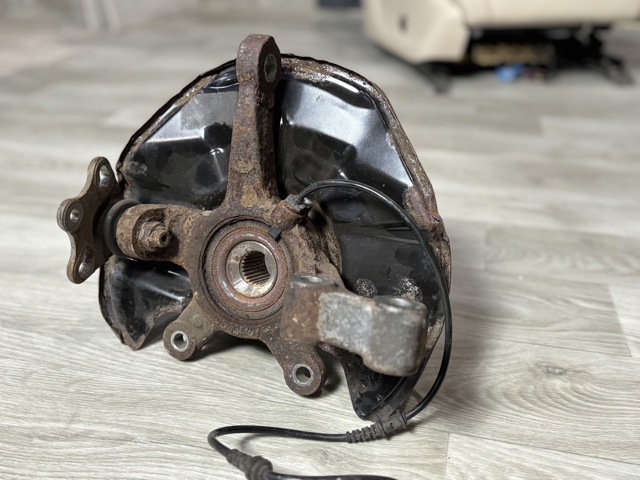 Цапфа передні праві A1693300820 MERCEDES