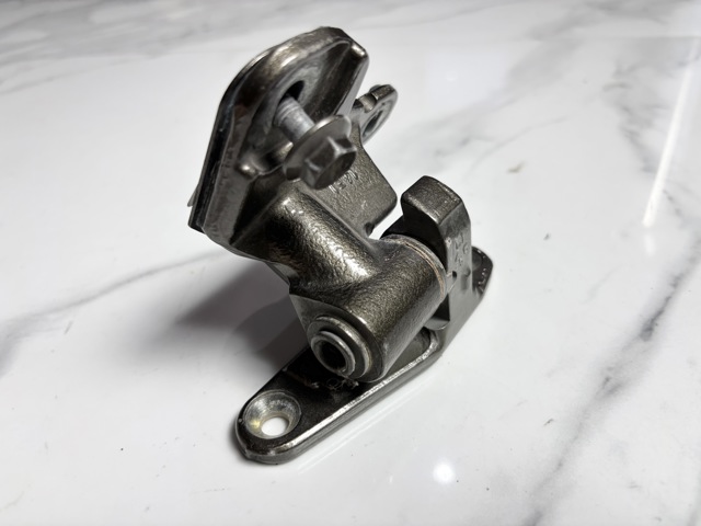 Петля заднтої двері, лівої A1697300337 MERCEDES