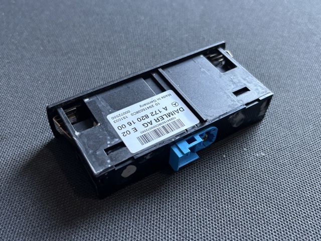 USB-розгалужувач A1728202000 MERCEDES