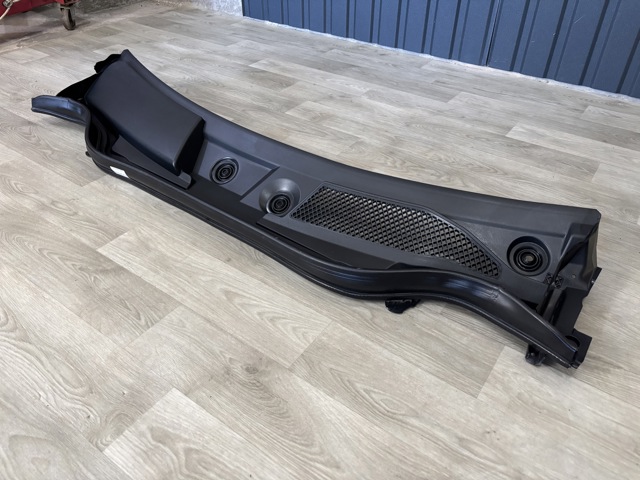 Водостік лобового скла, жабо A1768300013 MERCEDES