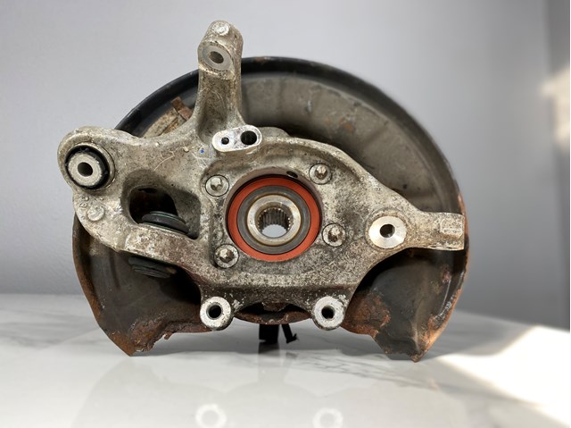 Цапфа поворотного кулака A2043500441 MERCEDES