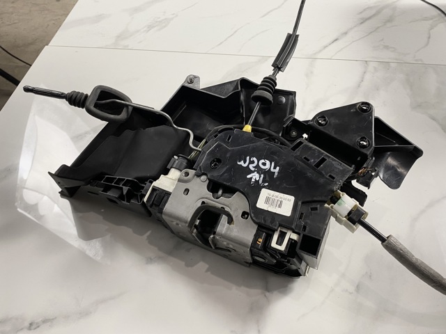 Замок водійських дверей A2047202535 MERCEDES