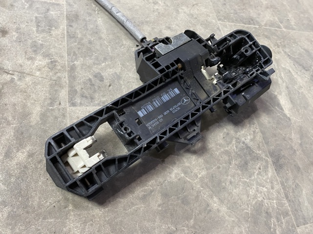 Ручка передніх дверей, зовнішня A2047600834 MERCEDES