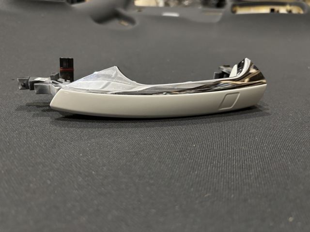 Ручка передньої двері зовнішня ліва A20476013709999 MERCEDES