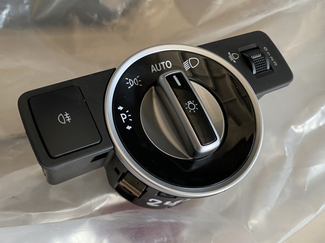 Перемикач світла фар, на "торпедо" A2049053103 MERCEDES