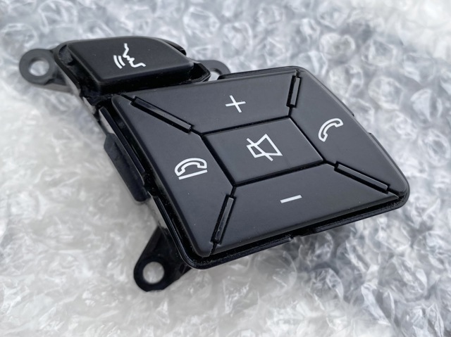 Блок кнопкових перемикачів кермового колеса A2185400262 MERCEDES
