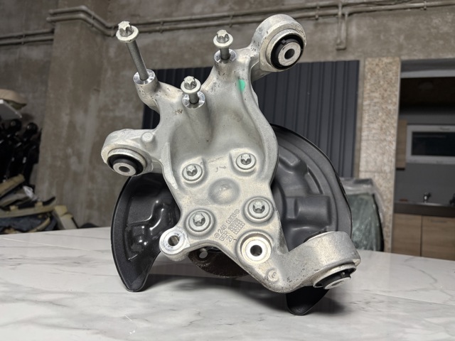 Захист гальмівного диска заднього, лівий A2464230420 MERCEDES