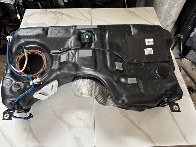 Бензобак A2464704801 MERCEDES