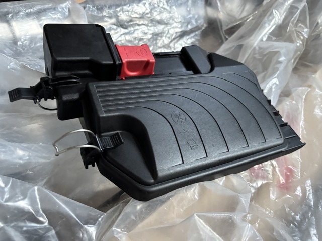 Корпус запобіжників A2465400182 MERCEDES