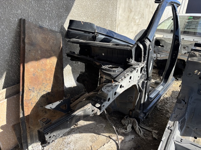 Чверть передня ліва A2466200761 MERCEDES