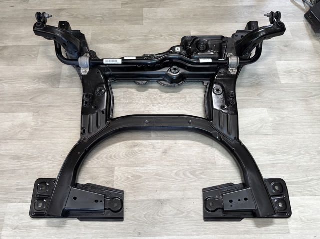 Передня балка A2466201200 MERCEDES