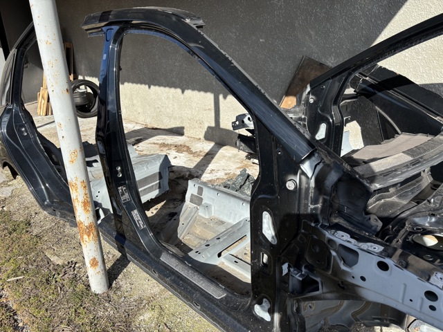 Отвір передніх правих дверей A2466301001 MERCEDES