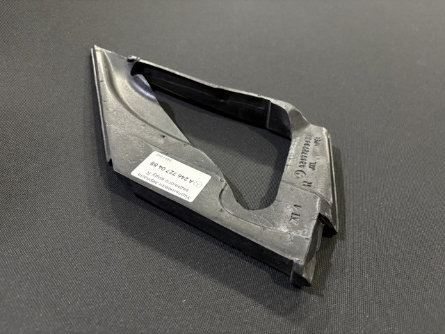 Внутрішня накладка кріплення дзеркала правого A2467270488 MERCEDES