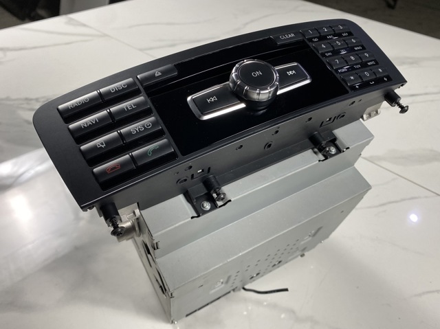 Блок кнопок центральної консолі A2469009912 MERCEDES