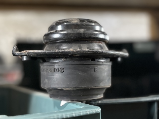 Підвіска двигуна (силового агрегату) A2512404717 MERCEDES