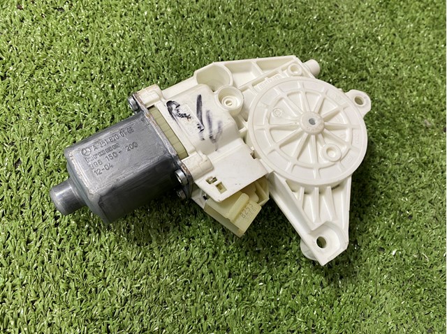 Моторчик склопідйомника двері задніх, лівих A2518200108 MERCEDES