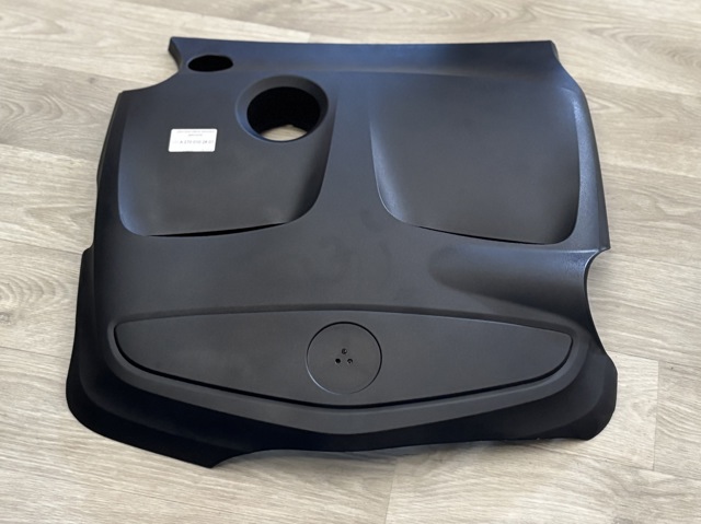 Кришка двигуна декоративна A2700102801 MERCEDES
