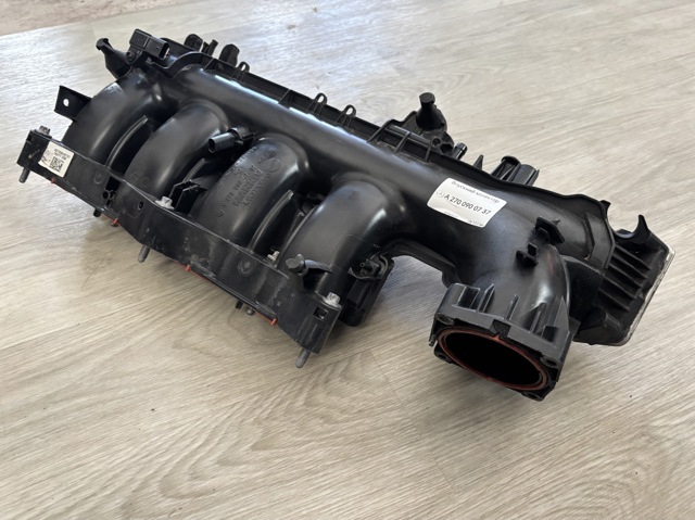 Колектор впускний A2700900737 MERCEDES