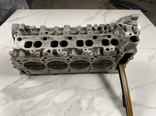 Головка двигуна A6400102720 MERCEDES