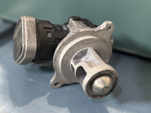Клапан рециркуляції відпрацьованих газів EGR A6401401960 MERCEDES