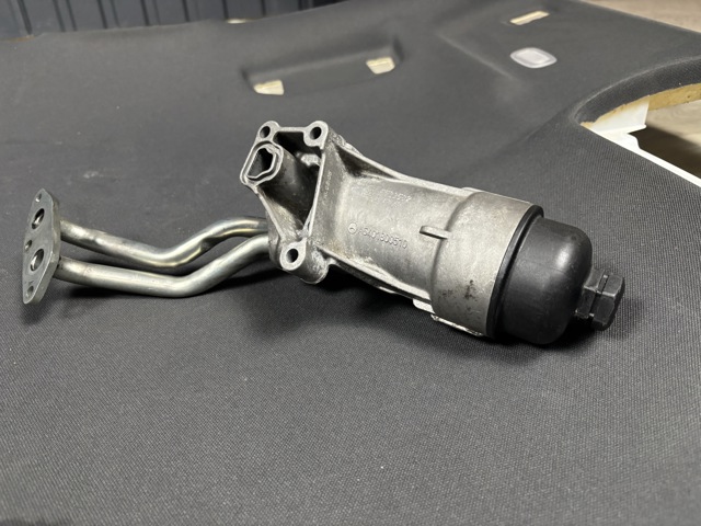 Корпус масляного фільтра A6401800510 MERCEDES