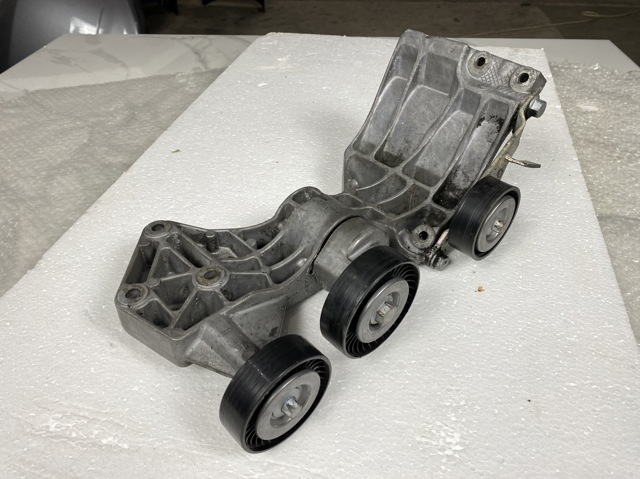 Натяжна планка поліклинового ременя A6402001870 MERCEDES