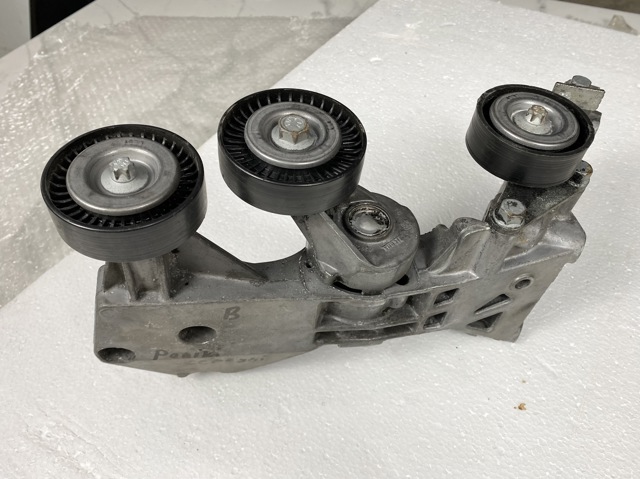 Натяжна планка поліклинового ременя A6402002670 MERCEDES