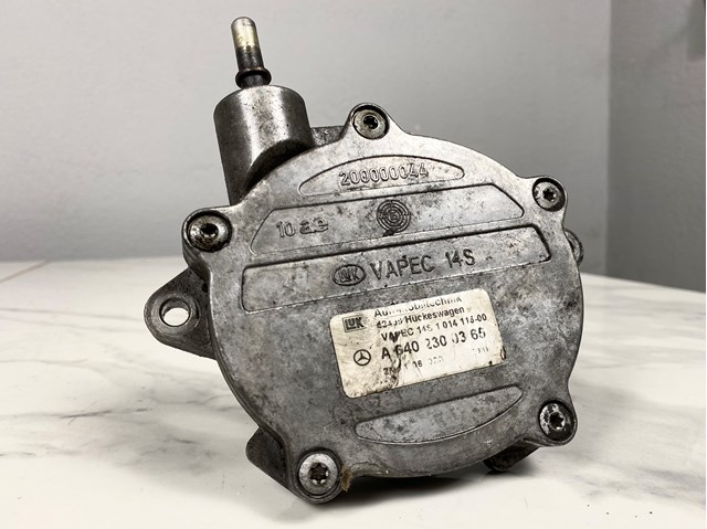 Насос вакуумний A6402300365 MERCEDES