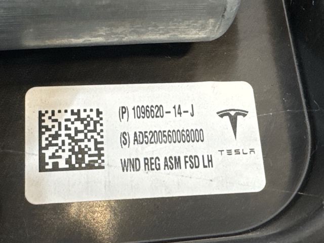 Механізм стеклопідйомника водійських дверей Tesla Model 3
