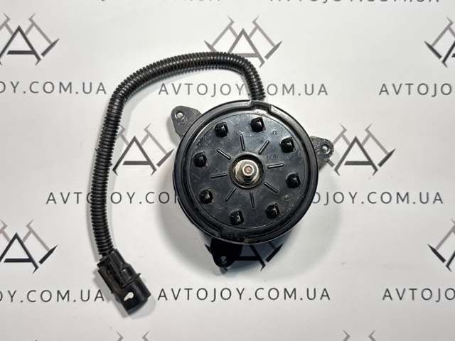 Двигун вентилятора системи охолодження, лівий 1355A101 MITSUBISHI
