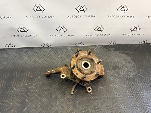 Цапфа поворотна права 1456021 FORD