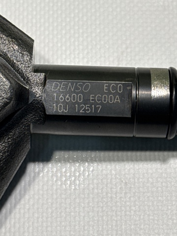 Форсунка дизельна в зборі, розпилювач + тримач 16600EC00A NISSAN