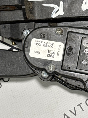 Педаль акселератора 18002EB400 NISSAN