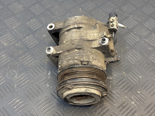 Компресор кондиціонера 2040822 FORD